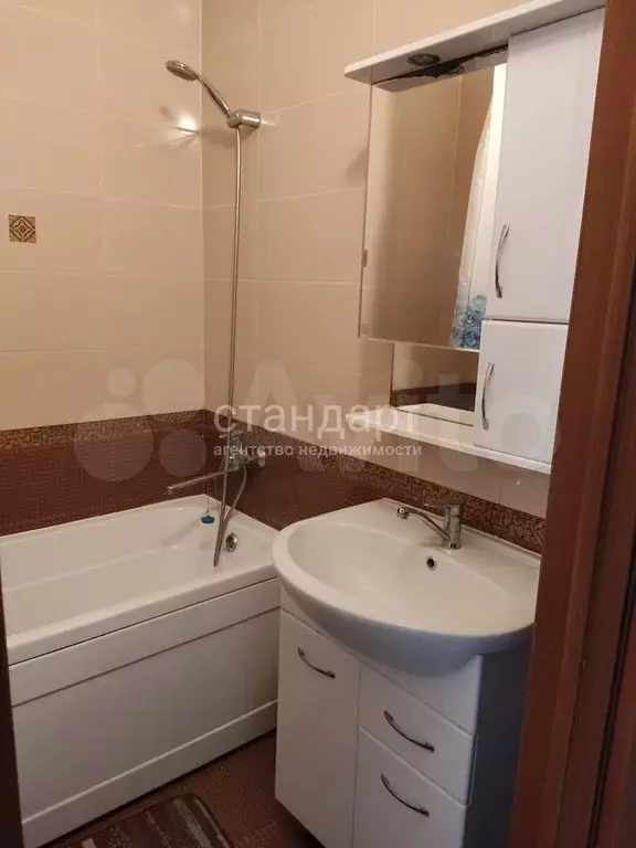 2-к. квартира, 60 м, 1/5 эт. - Фото 1