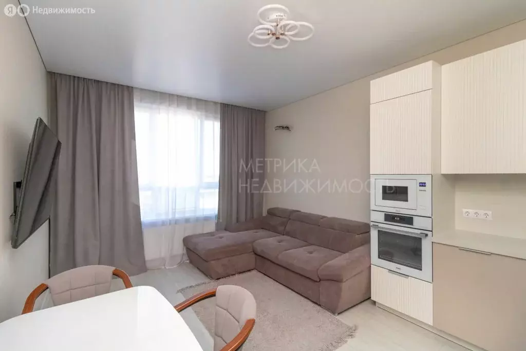 2-комнатная квартира: Тюмень, улица Разведчика Кузнецова, 16 (71 м) - Фото 2