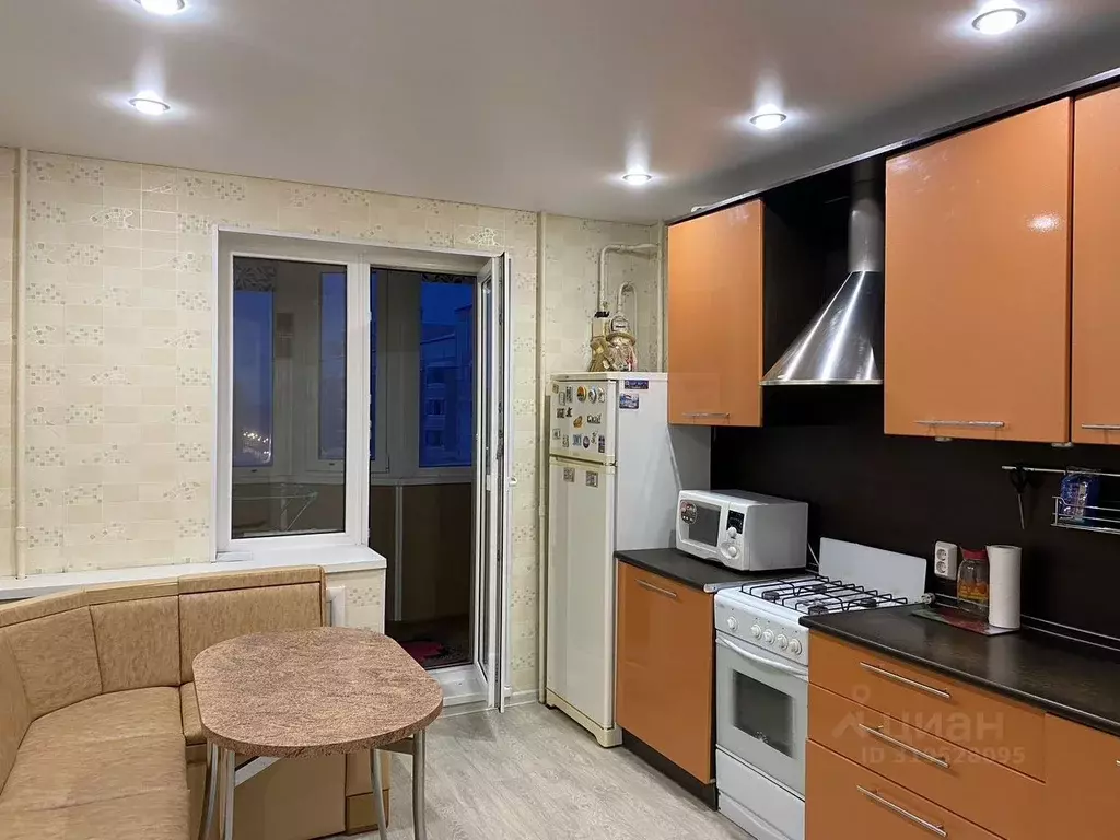 2-к кв. Вологодская область, Череповец Рыбинская ул., 50А (55.0 м) - Фото 0