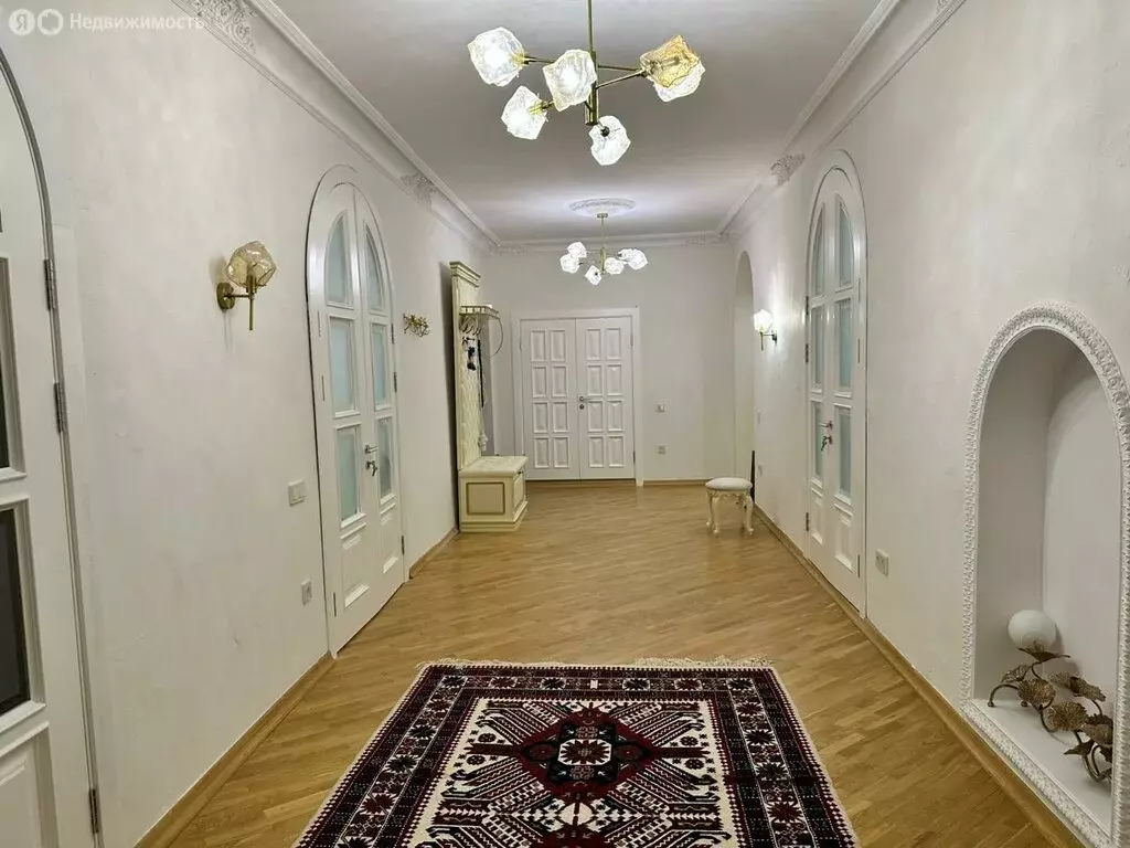 5-комнатная квартира: Махачкала, проспект Расула Гамзатова, 9 (170 м) - Фото 1