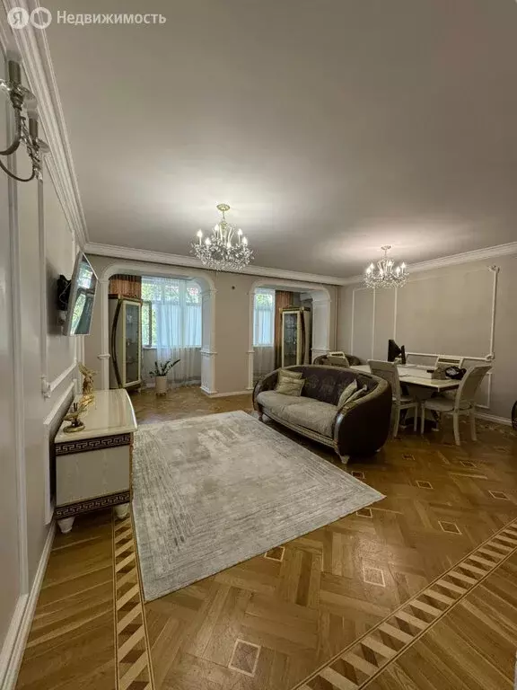4-комнатная квартира: Махачкала, улица Ирчи Казака, 48Г (150 м) - Фото 0