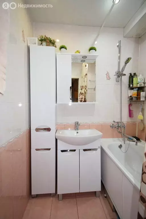 3-комнатная квартира: Киров, улица Дзержинского, 64к2 (59 м) - Фото 0
