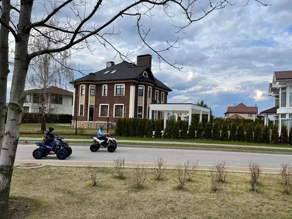 Участок в Московская область, Истра муниципальный округ, д. Покровское ... - Фото 1