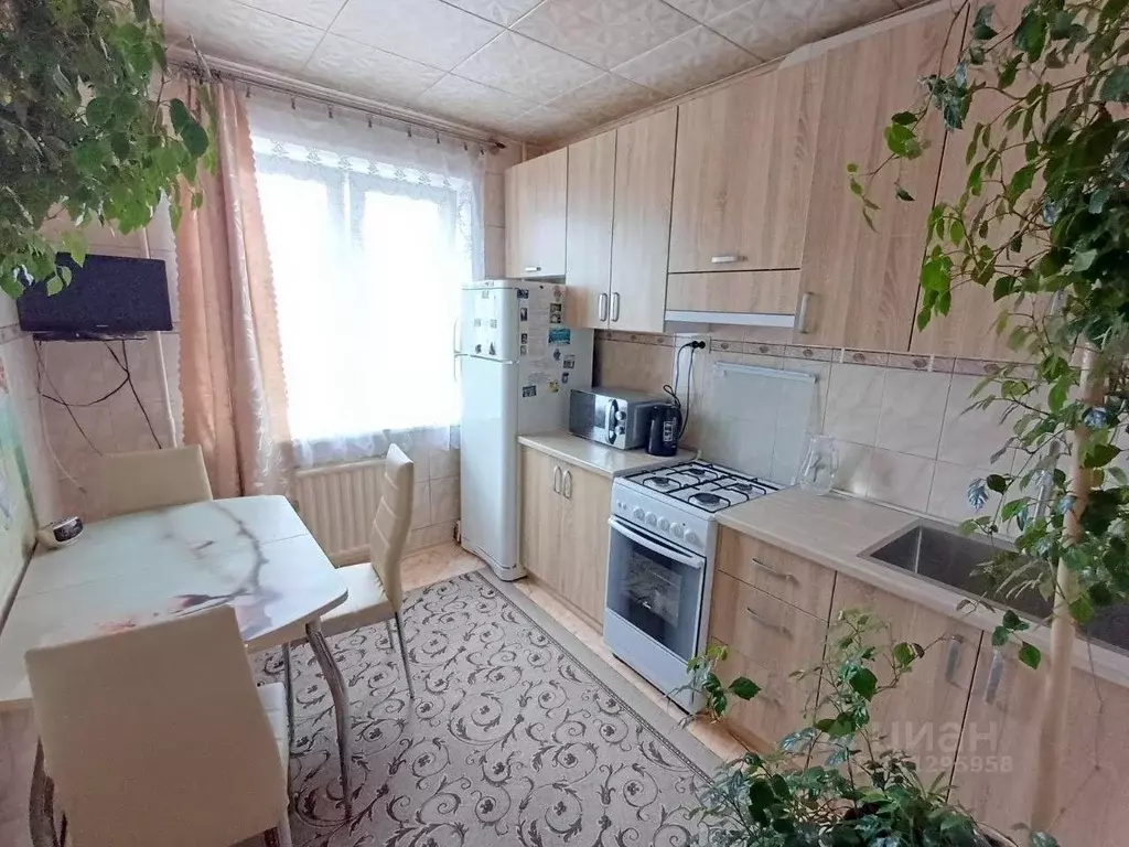 3-к кв. Псковская область, Псков Западная ул., 31 (61.7 м) - Фото 1