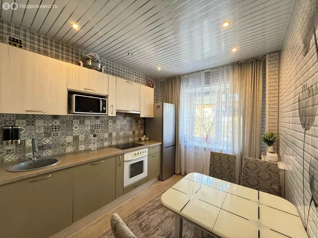 3-комнатная квартира: Нерюнгри, Чурапчинская улица, 44 (68.4 м) - Фото 1