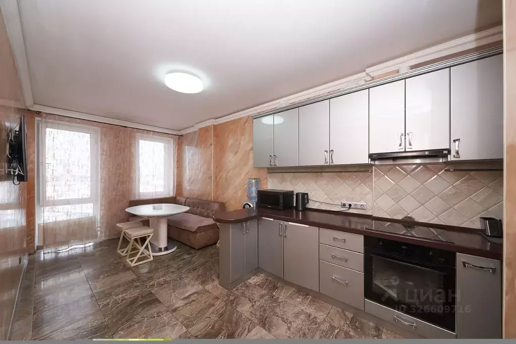 2-к кв. Московская область, Химки 9 Мая ул., 21к3 (66.5 м) - Фото 1