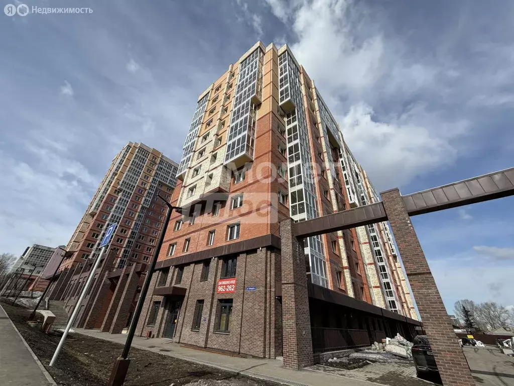 3-комнатная квартира: Иркутск, улица Шмидта, 4 (64.8 м) - Фото 1