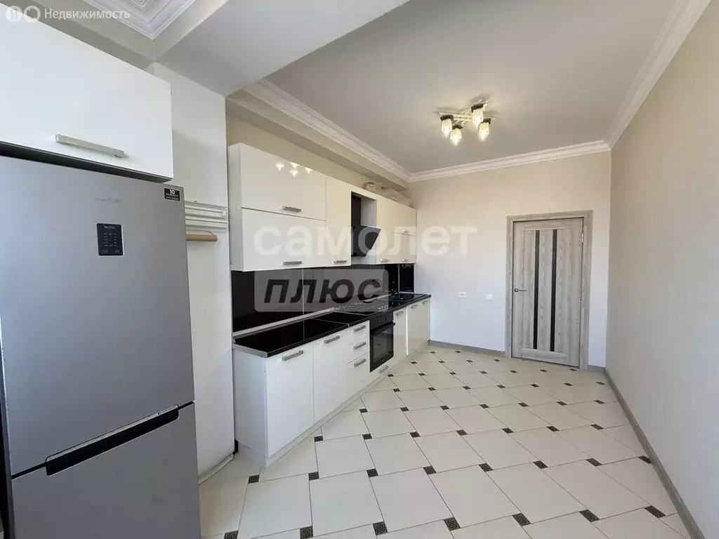 3-комнатная квартира: Махачкала, улица Эльзы Ибрагимовой, 27В (90 м) - Фото 1