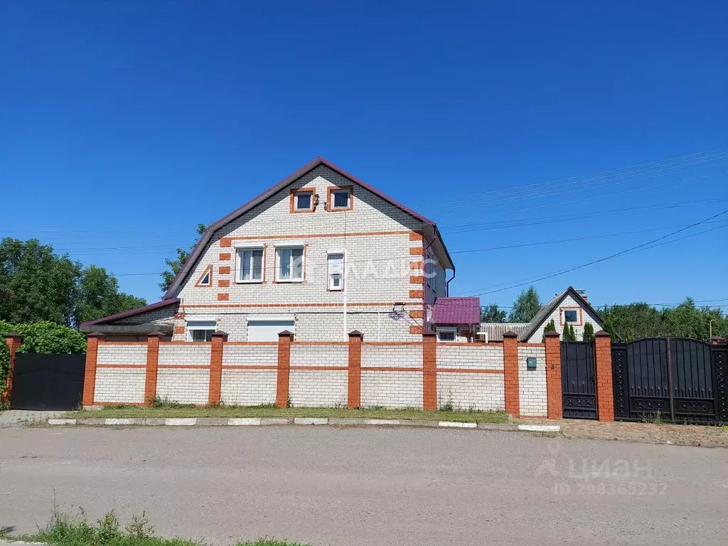 Дом в Белгородская область, Белгород ул. Имени Героя Советского Союза ... - Фото 0