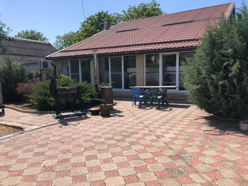 Дом в Краснодарский край, Темрюк ул. Калинина, 118Б (124 м) - Фото 0