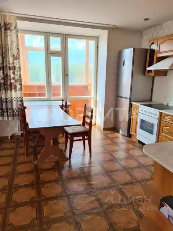 2-к кв. Тюменская область, Тюмень ул. Коммунаров, 35 (108.5 м) - Фото 0