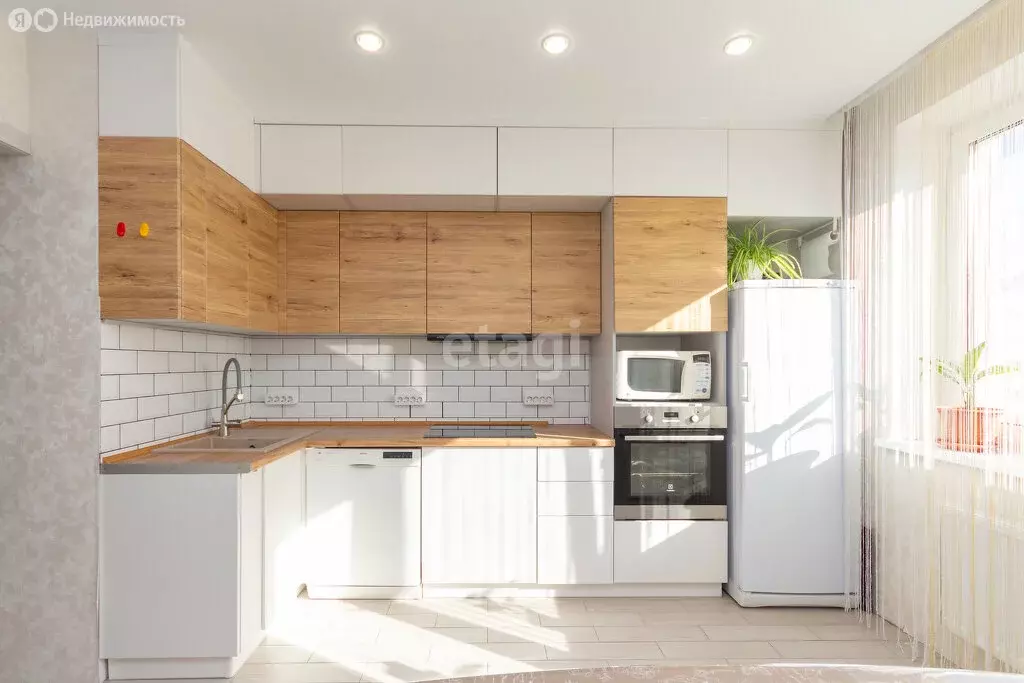 3-комнатная квартира: Тюмень, Ставропольская улица, 97к4 (71.2 м) - Фото 2