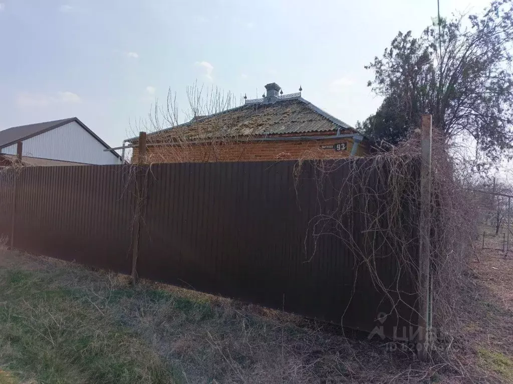 Дом в Краснодарский край, Калининская ст-ца ул. 40 лет Октября (42 м) - Фото 0