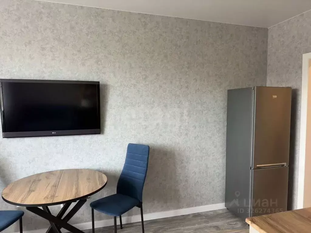 1-к кв. Тюменская область, Тюмень Новгородская ул., 14 (42.0 м) - Фото 0