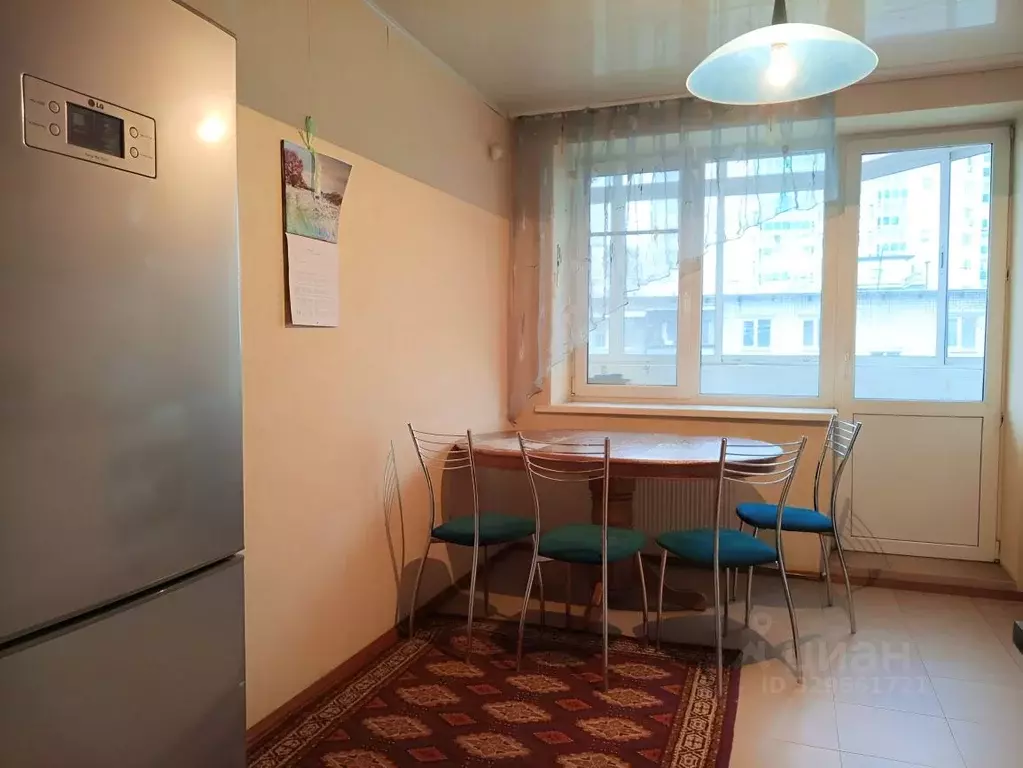 2-к кв. Свердловская область, Екатеринбург ул. Бажова, 53 (70.0 м) - Фото 2