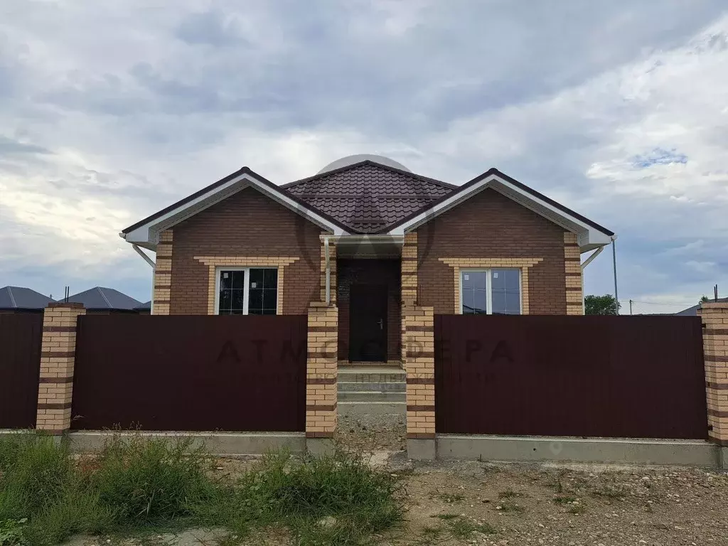 Дом в Краснодарский край, Апшеронск ул. Орджоникидзе (100 м) - Фото 1