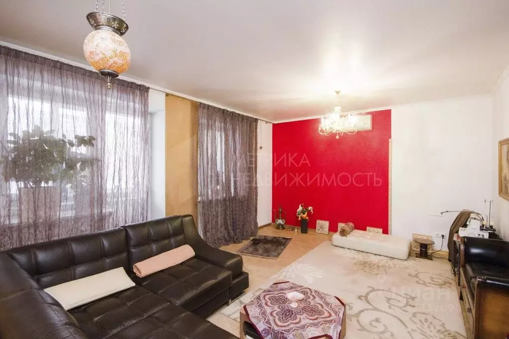 2-к кв. Тюменская область, Тюмень ул. Котельщиков, 17к2 (72.0 м) - Фото 0