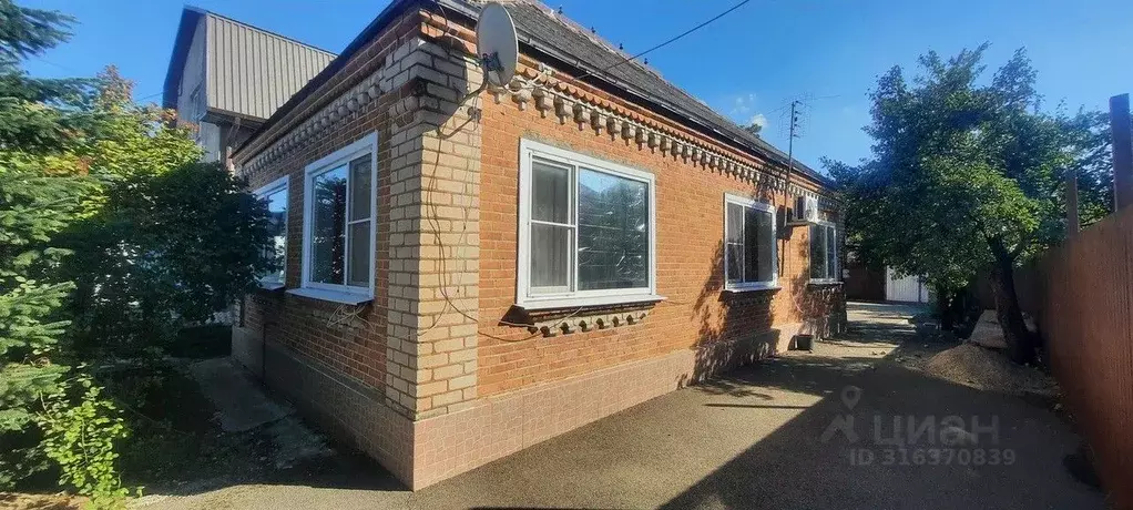 Дом в Краснодарский край, Динской район, Новотитаровская ст-ца ... - Фото 1