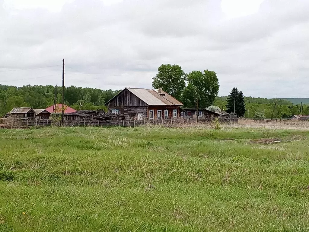 Дом в село Новая Солянка, Октябрьская улица (101 м) - Фото 1