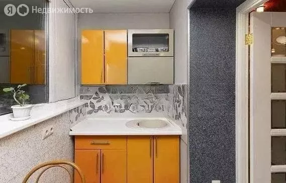 2-комнатная квартира: Тюмень, улица Николая Зелинского, 3 (47.9 м) - Фото 0