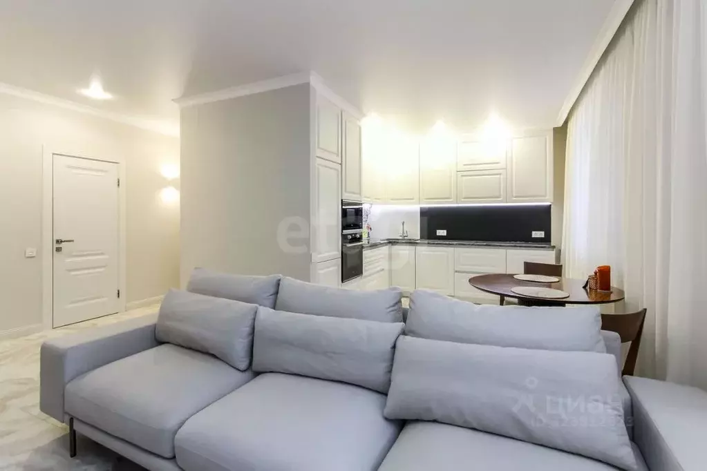 2-к кв. Тюменская область, Тюмень ул. Мельникайте, 38 (79.0 м) - Фото 1