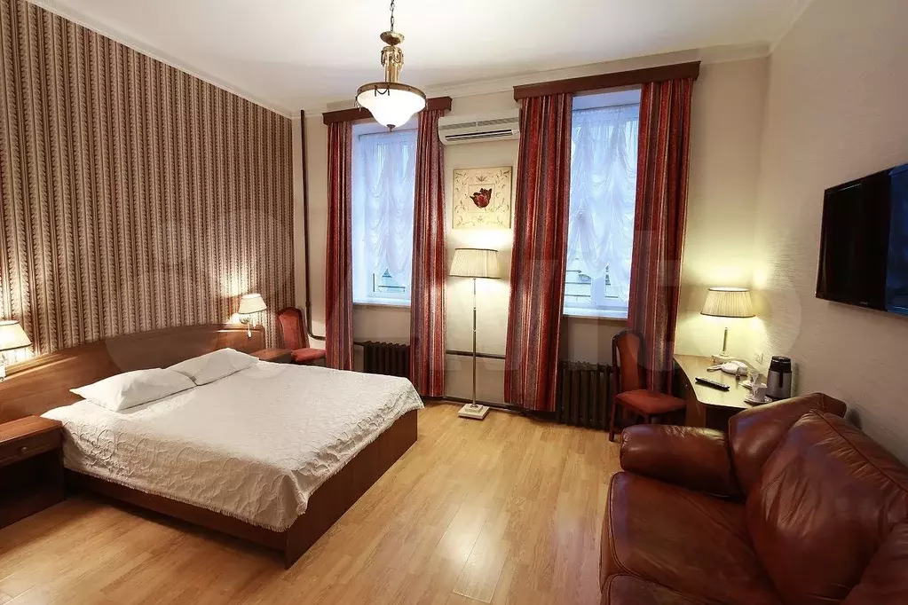 10 и более-к. квартира, 375 м, 2/5 эт. - Фото 1