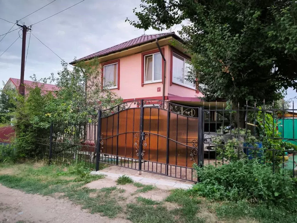 Дом в Саратовская область, Энгельсский район, Красноярское ... - Фото 0