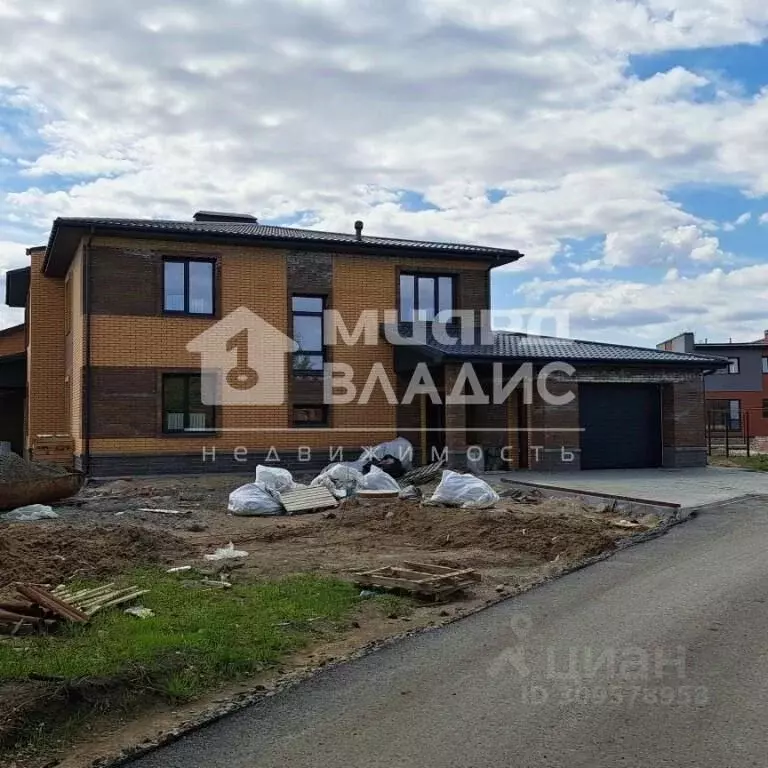 Дом в Омская область, Омск ул. Н. Быстрова (179 м) - Фото 1