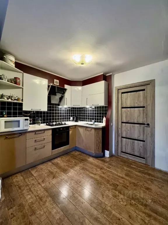 2-к кв. Ленинградская область, Гатчина ул. Рощинская, 36 (81.2 м) - Фото 1