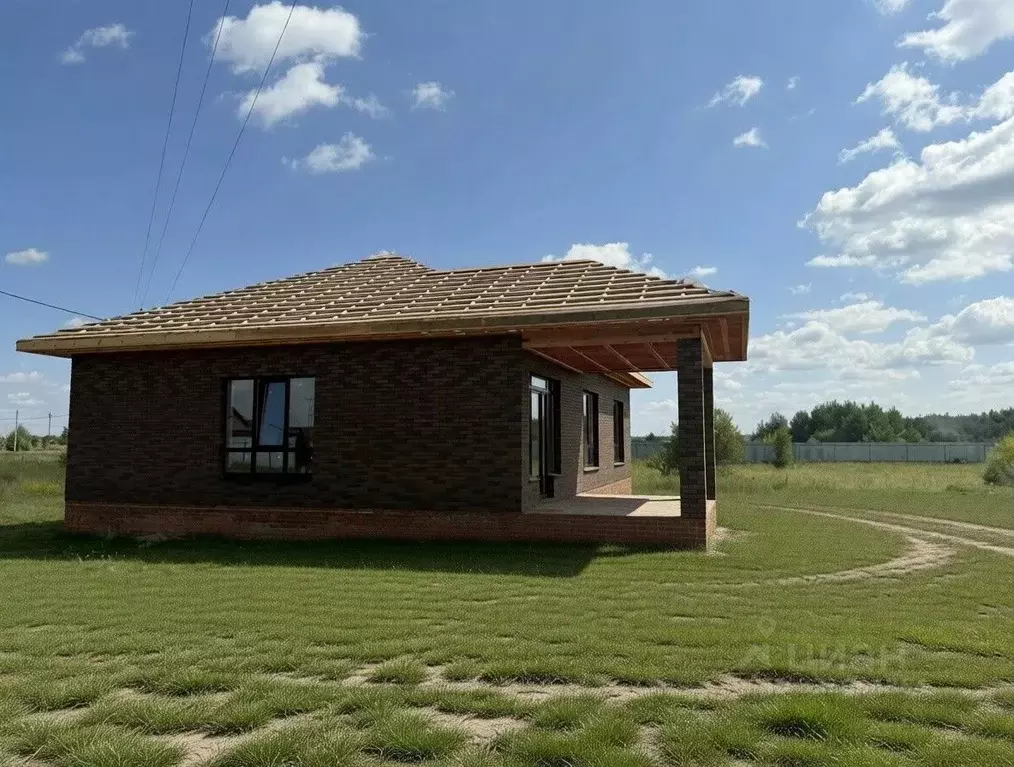 Дом в Курская область, Курский район, Лебяженский сельсовет, д. ... - Фото 1