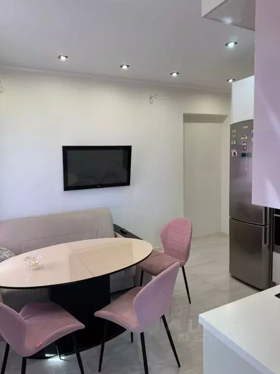 1-к кв. Тюменская область, Тюмень ул. 50 лет Октября, 4 (46.0 м) - Фото 2