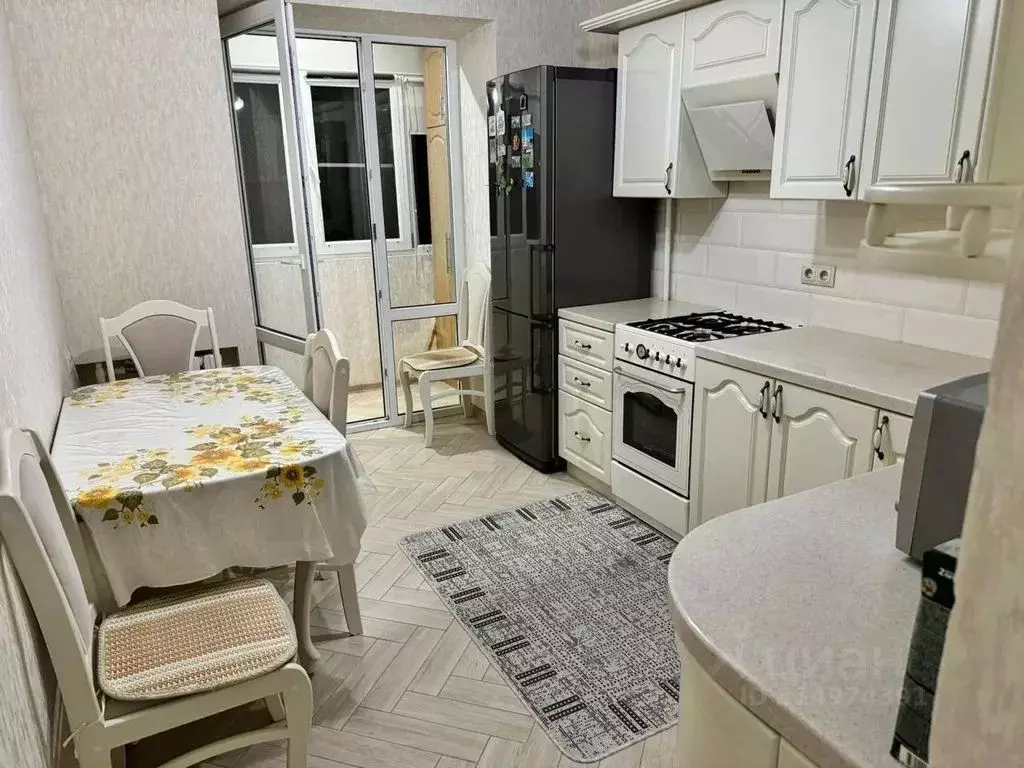 2-к кв. Карачаево-Черкесия, Черкесск ул. Космонавтов, 33 (58.0 м) - Фото 0