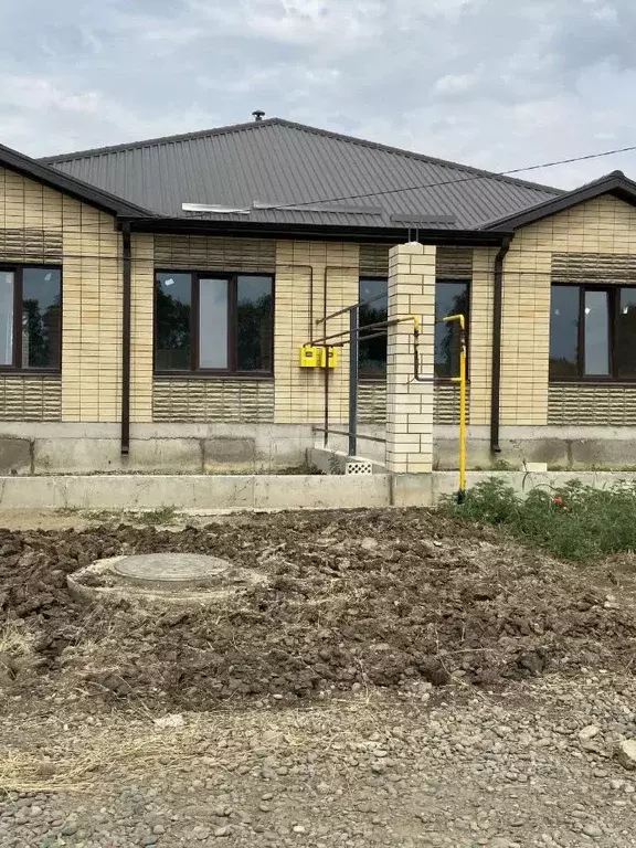 Дом в Ставропольский край, Михайловск Шпаковский район, ул. Дмитрия ... - Фото 1