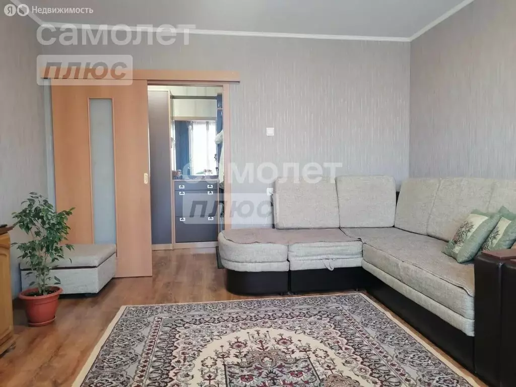 3-комнатная квартира: Октябрьский, 35-й микрорайон, 37 (63.2 м) - Фото 0