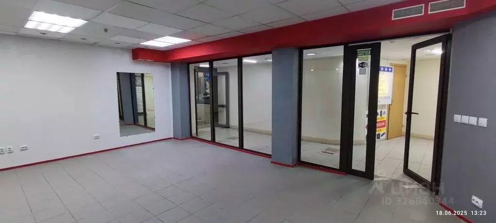 Торговая площадь в Крым, Симферополь просп. Кирова, 29/1 (50 м) - Фото 1