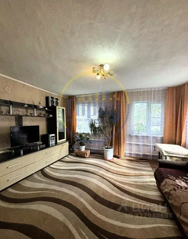 Дом в Челябинская область, Копейск ул. Борьбы (49 м) - Фото 0