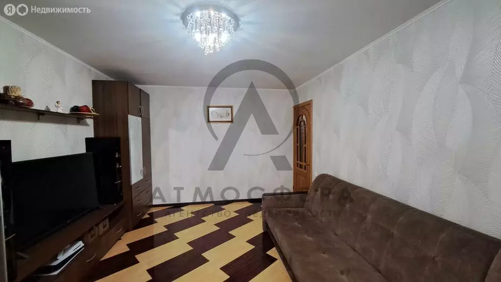 2-комнатная квартира: Апшеронск, улица Комарова, 105 (53.3 м) - Фото 1