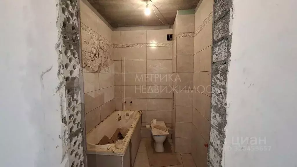 3-к кв. Тюменская область, Тюмень ул. 50 лет Октября, 75к4 (94.0 м) - Фото 1