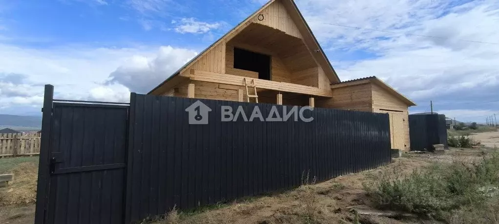 Дом в Бурятия, Иволгинский район, Иволгинское с/пос, с. Иволгинск ул. ... - Фото 1