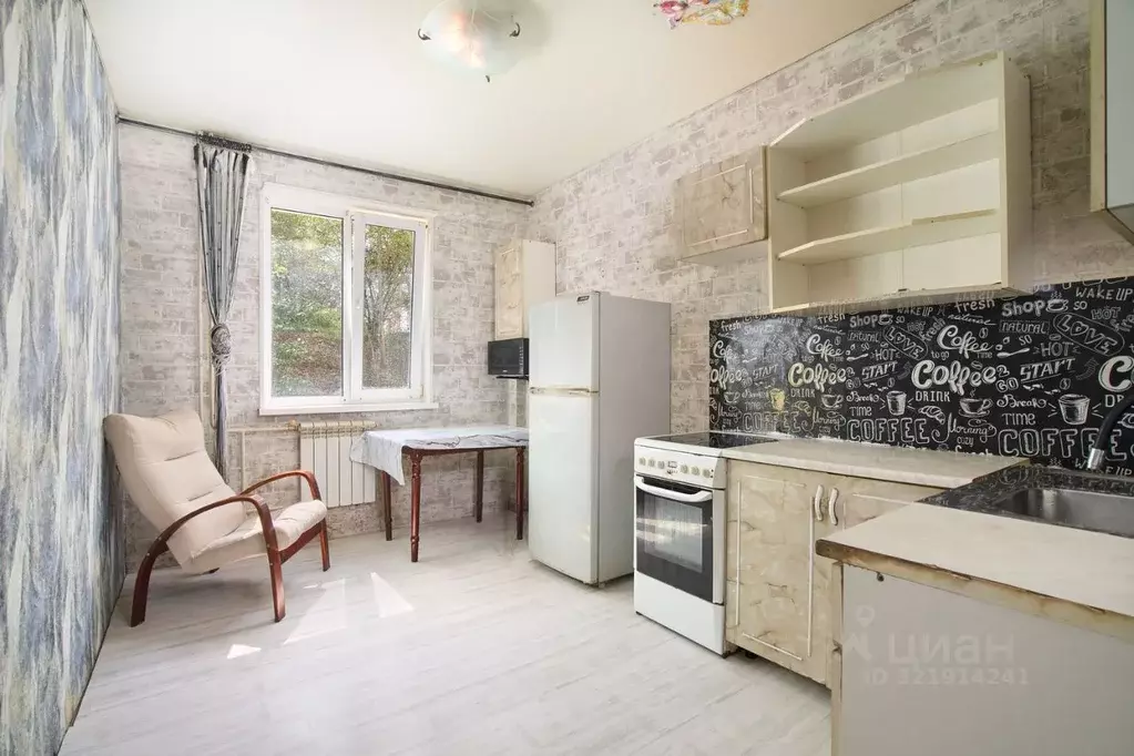 2-к кв. Приморский край, Артем ул. Бабушкина, 24 (55.4 м) - Фото 0