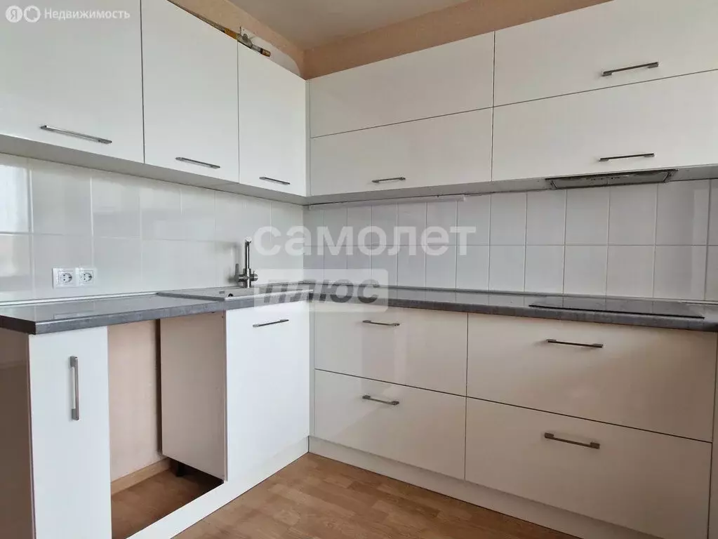 3-комнатная квартира: посёлок Западный, микрорайон Залесье, Еловая ... - Фото 1