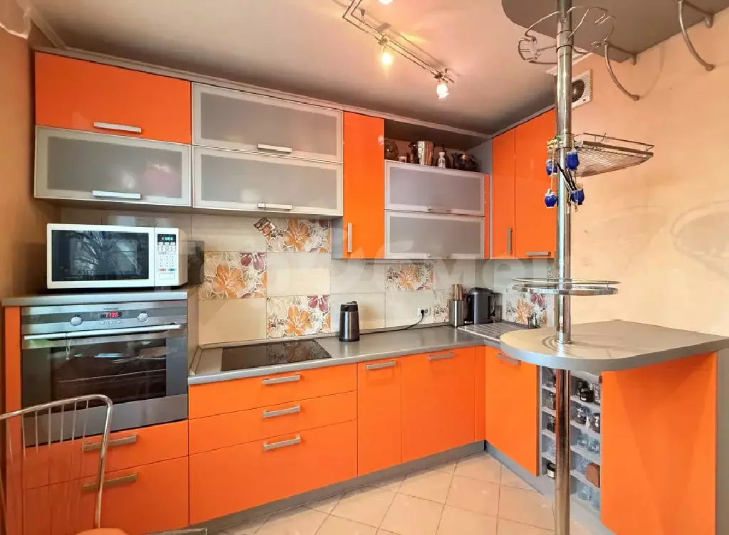 Продается 4-комнатная квартира - Фото 1