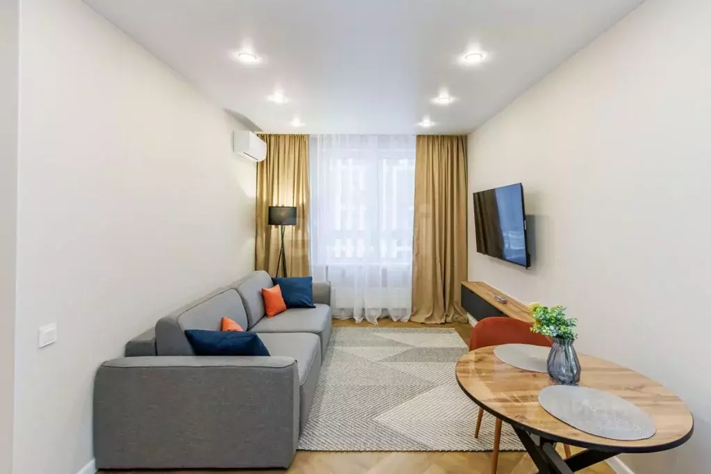 1-к кв. Тюменская область, Тюмень ул. Фармана Салманова, 17 (39.0 м) - Фото 1