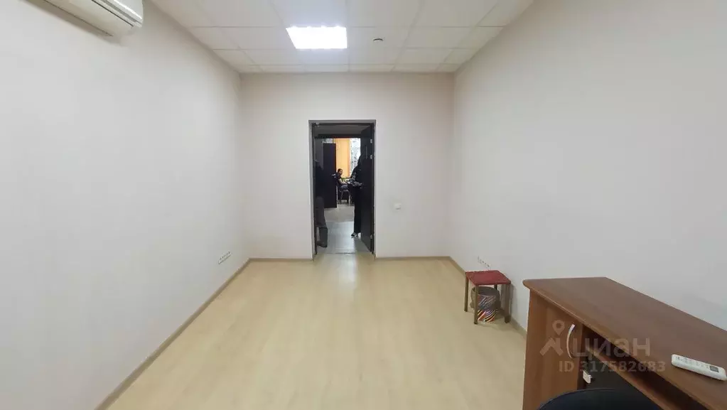 Склад в Свердловская область, Екатеринбург ул. Черняховского, 82 (7300 ... - Фото 2