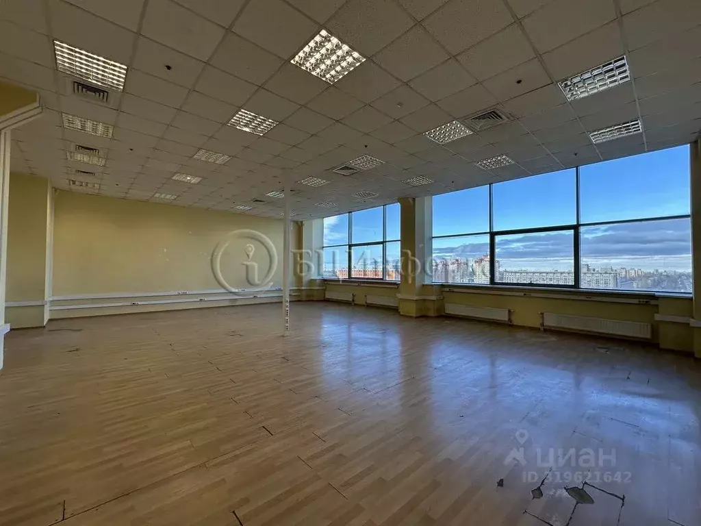 Офис в Санкт-Петербург пл. Конституции, 1 (450 м) - Фото 0