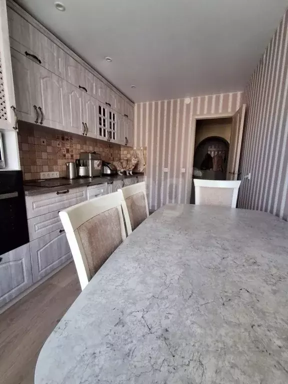 2-к кв. Кировская область, Киров ул. Сурикова, 37 (63.5 м) - Фото 2