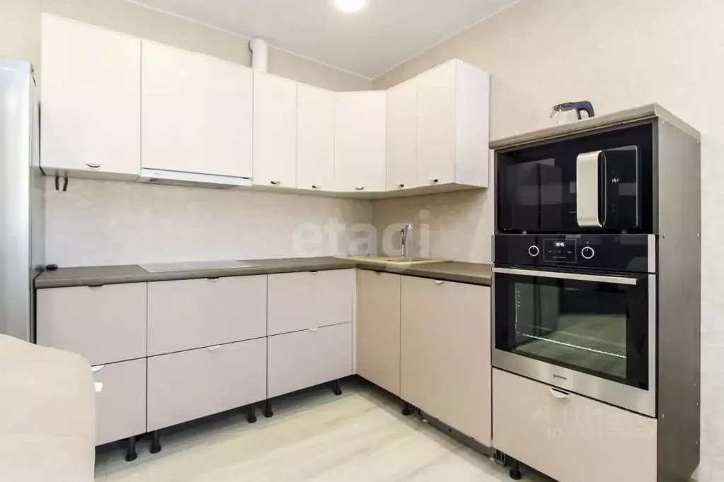 2-к кв. Тюменская область, Тюмень ул. Избышева, 6 (65.7 м) - Фото 1