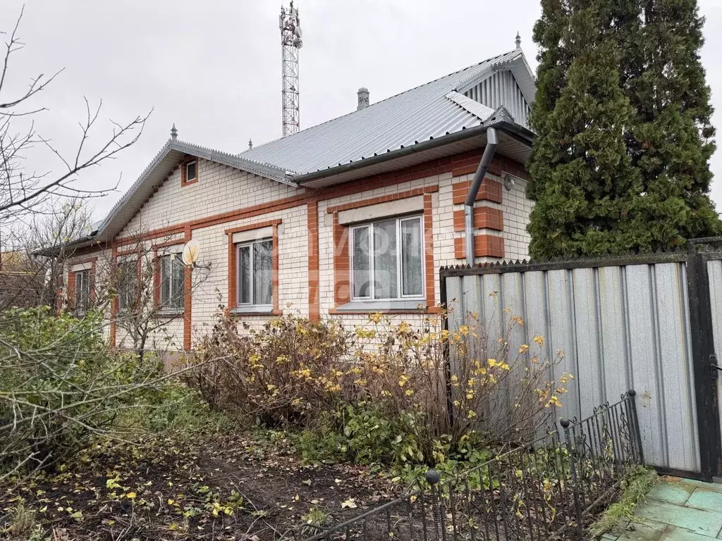 Дом в Курская область, Пристенский район, Бобрышевский сельсовет, д. ... - Фото 1