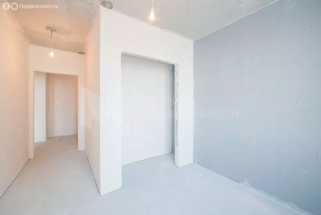 2-комнатная квартира: Тюмень, улица Братьев Бондаревых, 1 (65.1 м) - Фото 1