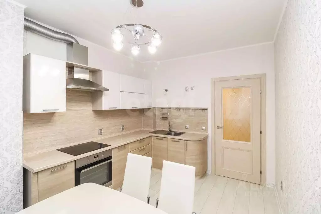 2-к кв. Тюменская область, Тюмень ул. Лесопарковая, 13А (65.0 м) - Фото 1